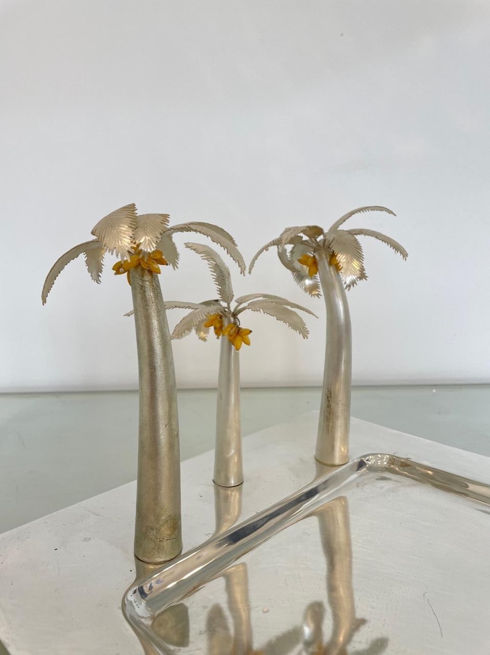 Silver palm-tree centrepiece with gold-tipped fronds on a glass base